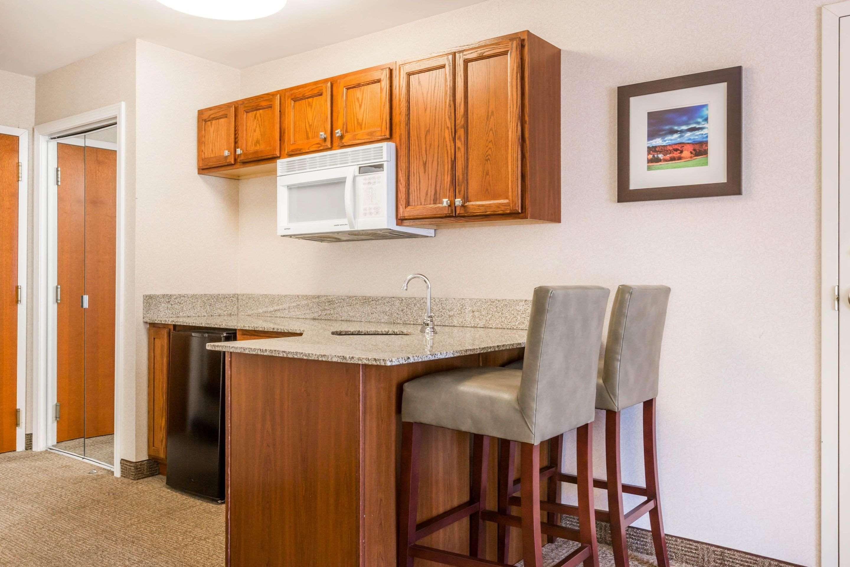 Comfort Inn & Suites Burlington Ngoại thất bức ảnh